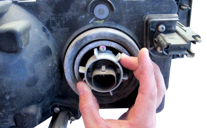 biaya pasang lampu LED mobil