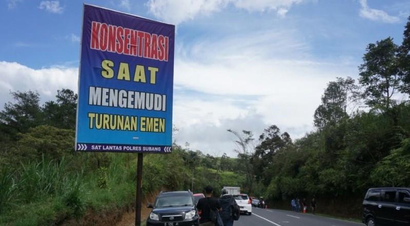 6 Jalan Paling Berbahaya di Indonesia dan Tanjakan Ekstrem! jalan paling berbahaya di Indonesia - Tanjakan Emen