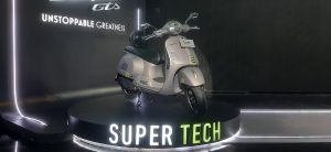 5 Kelebihan Vespa GTS 300 Super Tech 2023, Seharga Mobil LCGC!