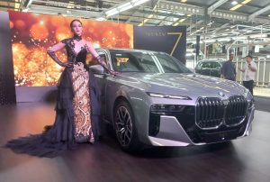 Harga BMW i7 dan 735i Rakitan Lokal 2023, Sedan Termewah!