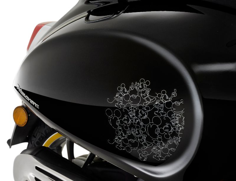 vespa primavera mickey mouse