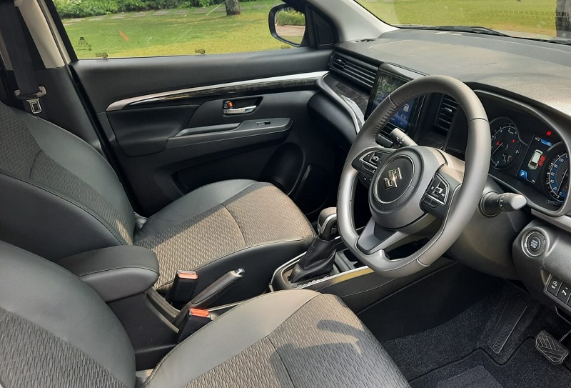interior suzuki xl7 hybrid 2023
