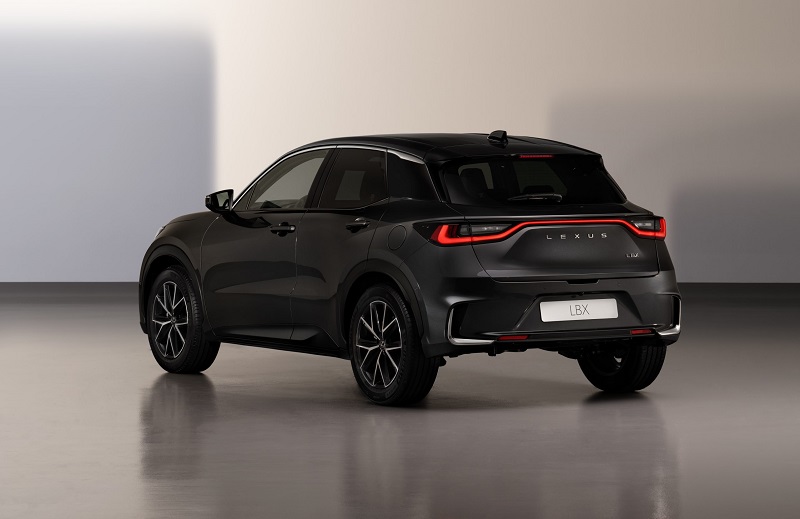 lexus lbx - tampak belakang