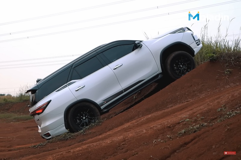 nissan terra vs toyota fortuner 4x4