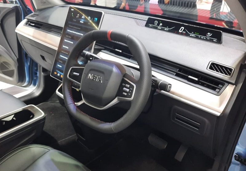 tampilan dasbor Neta V