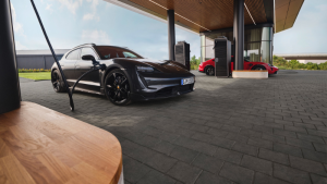 Porsche Charging Lounge, Bisa Cas Mobil Listrik 24 Jam!