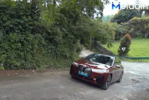 Review BMW iX 2023, SUV Listrik dengan Harga Termahal!