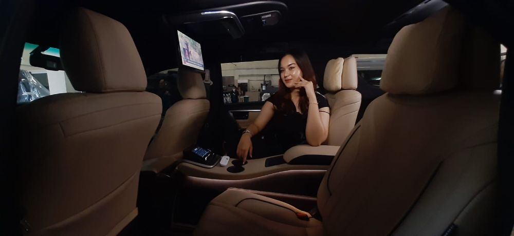 Paket interior Altera dari Lombardi untuk Toyota Fortner