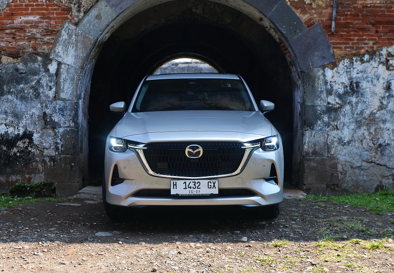 mazda cx-60 hybrid elite dan kuro 2023 - tampak depan
