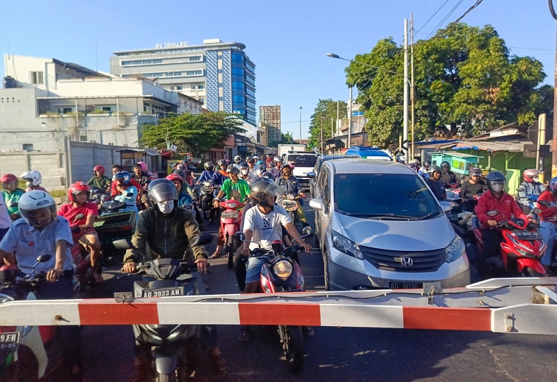 mesin mobil mati ketika melewati rel kereta api