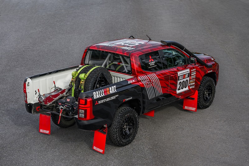 modifikasi triton rally car - tampak belakang