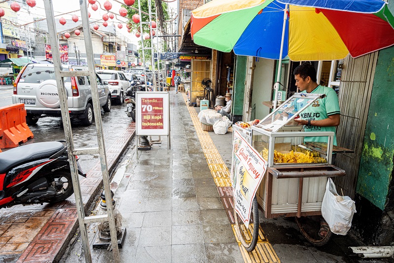Road Trip Ke 14 Tempat Wisata di Bogor, Serta Biayanya! road trip ke tempat wisata di bogor - kuliner jalan suryakencana