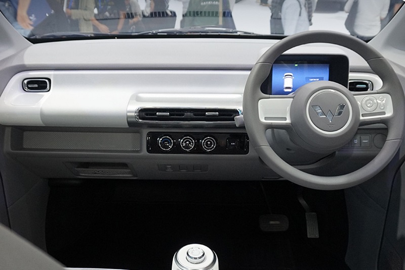 biaya perawatan wuling air ev lite - interior