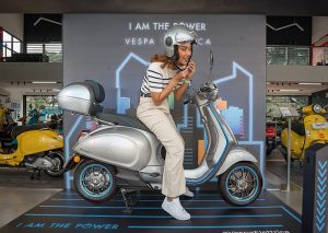 Cara Merawat Vespa Elettrica, Teknik Cuci Motor Listrik yang Benar!