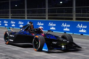 Mobil Formula E GENBETA Tercepat di Sirkuit Indoor, Pecahkan Rekor!