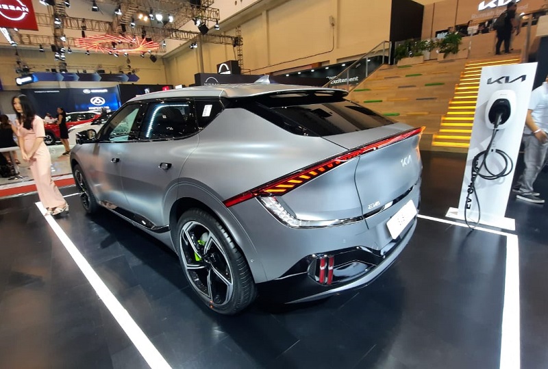 Kelebihan Kia EV6 GT 2023, Mending Ini Dibanding Ioniq 6! kia ev6 gt 2023 - tampak belakang