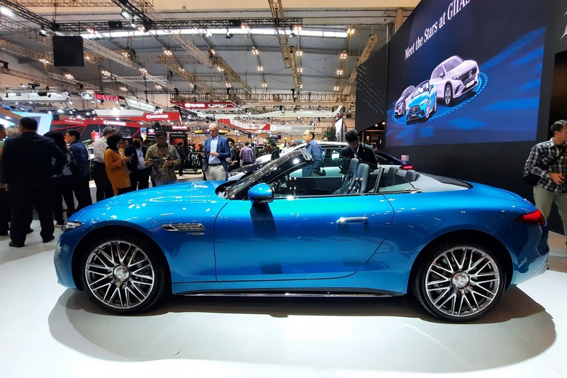 mobil baru mercedes-benz di giias 2023 - amg sl 43