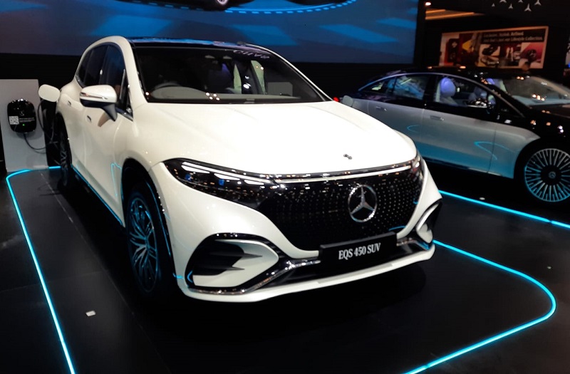mobil baru mercedes-benz di giias 2023 - eqs suv