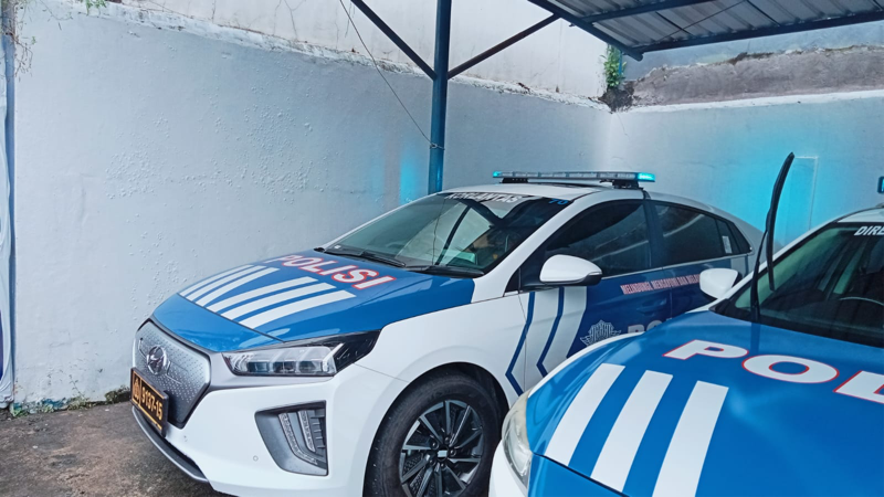 Mobil patroli pakai kendaraan listrik