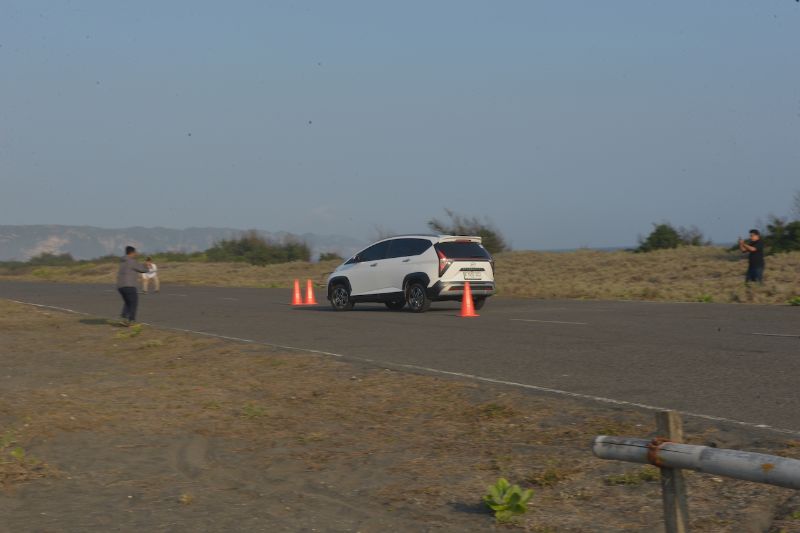 review Hyundai Stargazer X