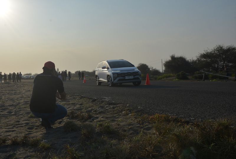 review Hyundai Stargazer X