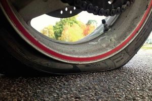 9 Penyebab Ban Motor Bocor, yuk Antisipasi!