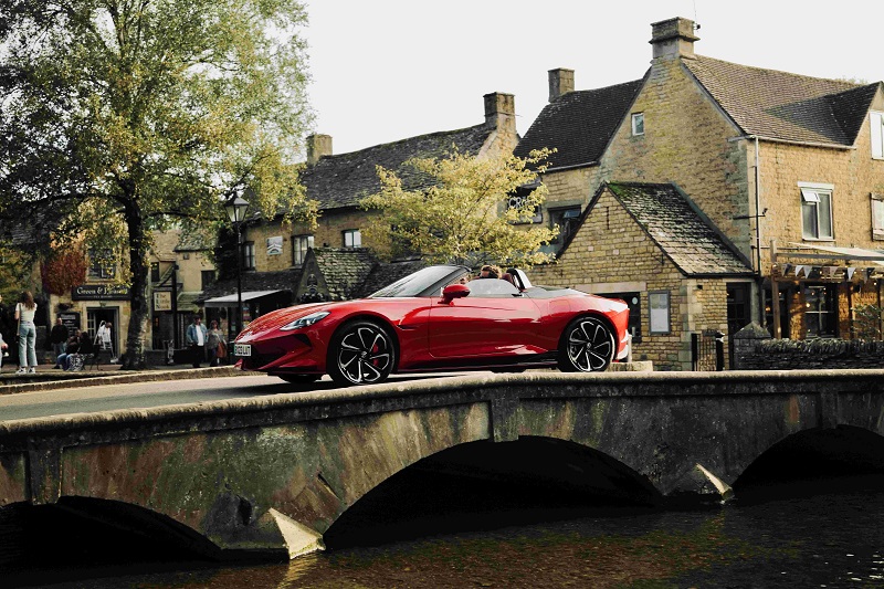 mg cyberster keliling dunia - inggris