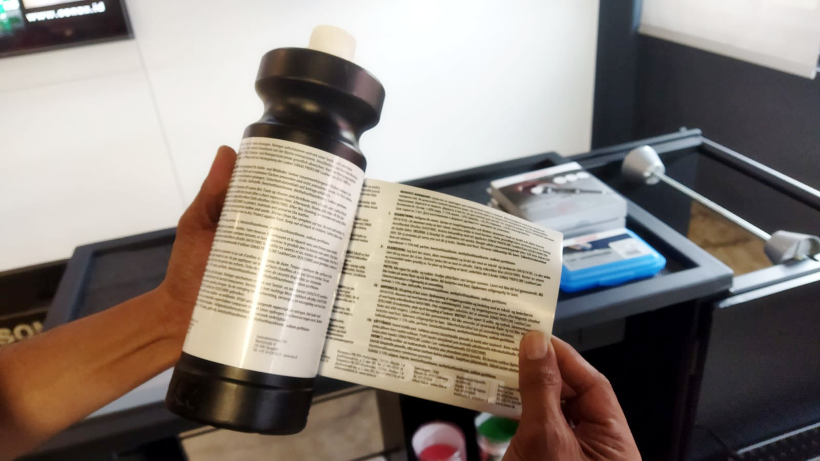 Beli Produk Car Care Sonax Paket Repack, Untung atau Buntung? Produk car care Sonax ada deskripsi di balik stiker kemasan luar