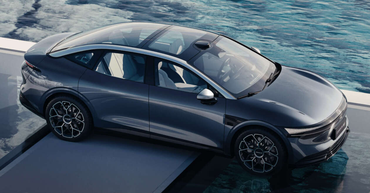 Varian pamungkas Geely Zeekr 007 berpenggerak empat roda punya output gabungan setara 636 hp