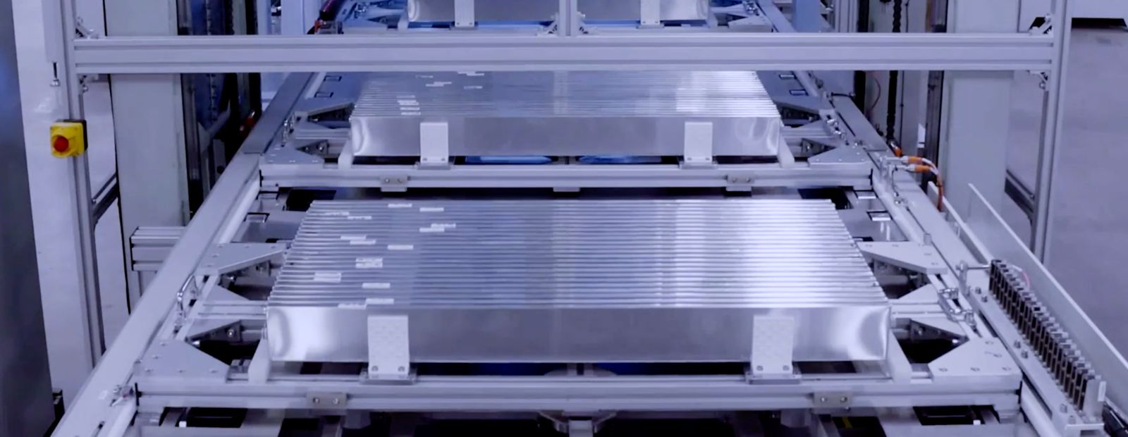 Produksi baterai dioperasikan anak perusahaan BYD, yaitu FinDreams Battery terpusat di Chongqing, Cina sejak 2022