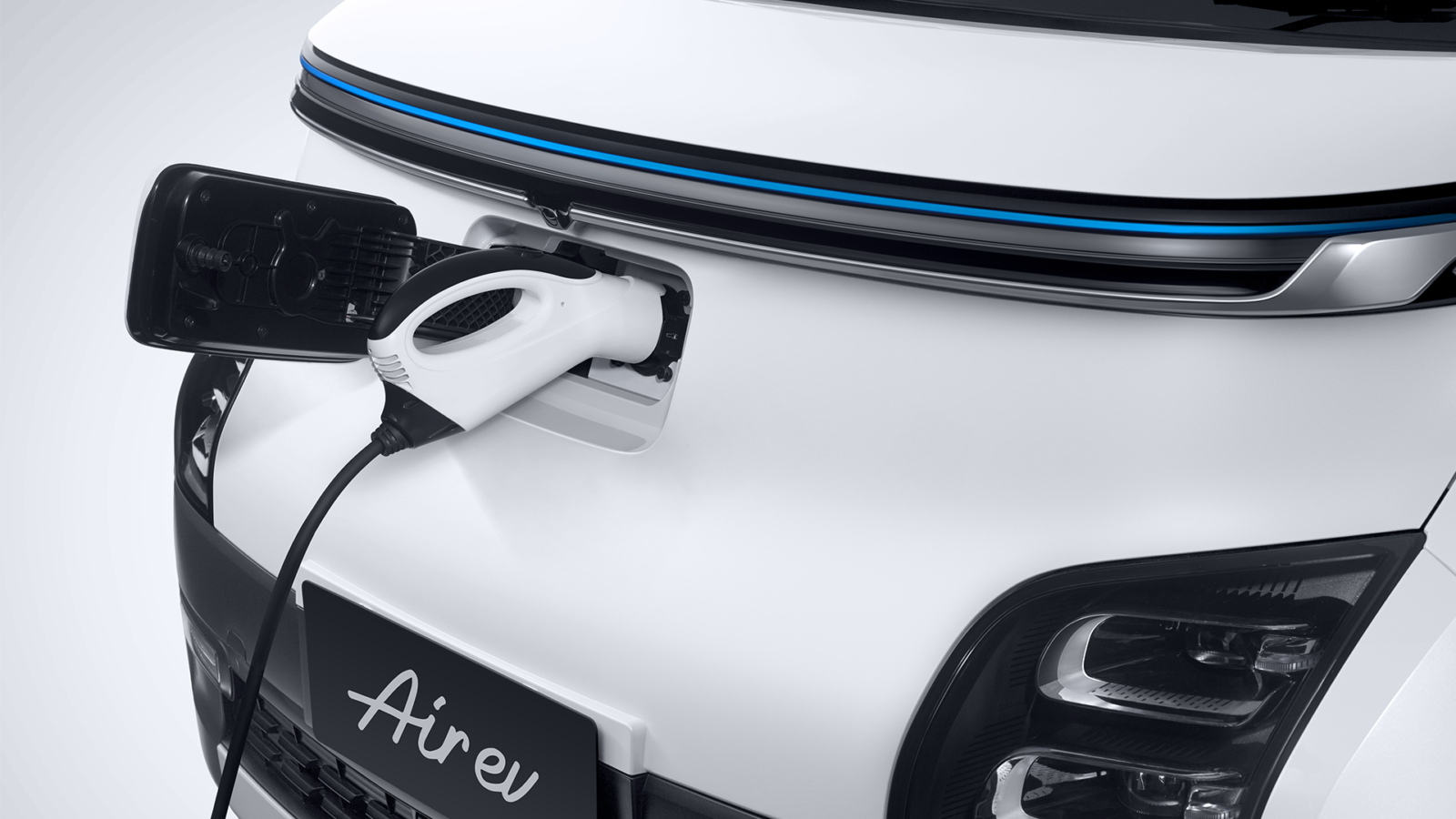 Wuling Motors Indonesia Jalin Kolaborasi Bareng 3 BUMN Kendaraan listrik Wuling mengusung konsep easy home charging