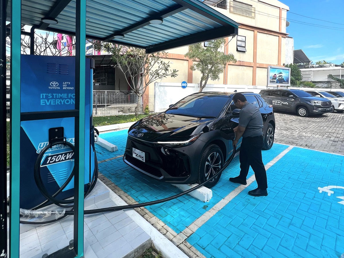 Saat ini sudah tersebar lebih dari 74 titik charging station Toyota yang tersebar di berbagai diler