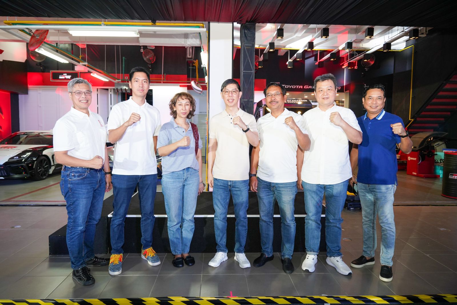 Anton Jimmi Suwandy, (tengah) Marketing Director PT TAM bersama para pendukung acara TOC Leaders Summit 2023