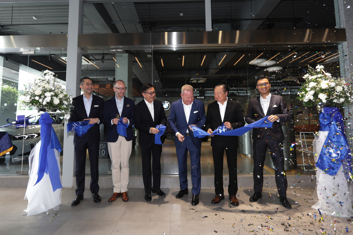 BMW Tunas Tomang Jadi Diler Pertama Mengusung Konsep Retail.Next Peresmian konsep baru BMW Tunas Tomang