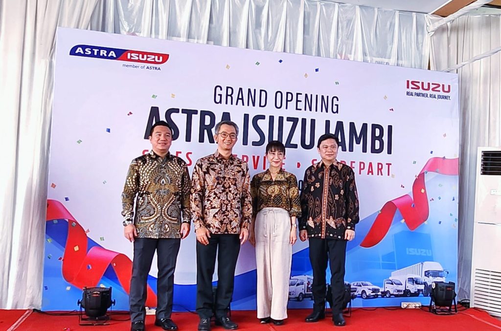 Ceremony pembukaan outlet Astra Isuzu Jambi