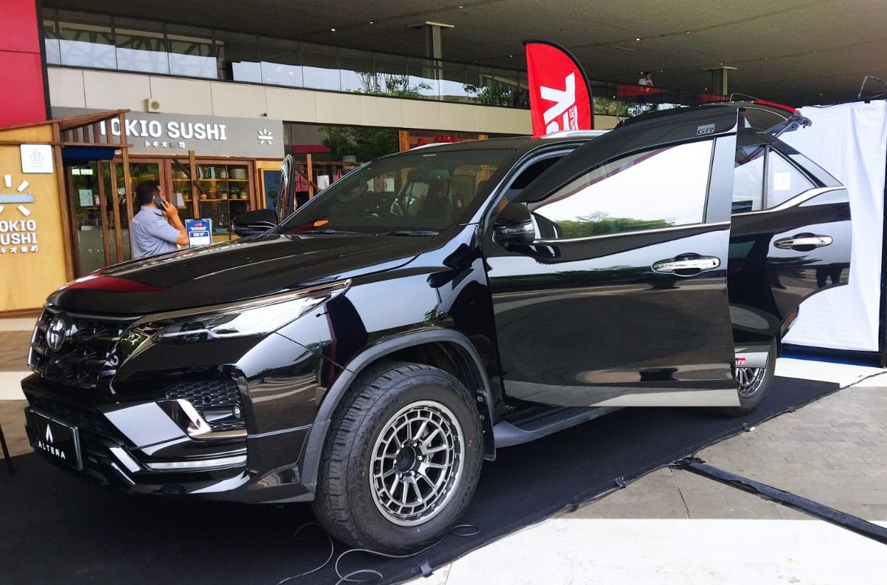 Toyota Fortuner Altera tampil beda