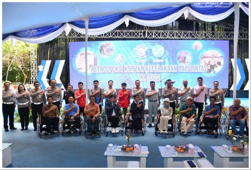 Korlantas Polri berikan bantuan untuk korban kecelakaan