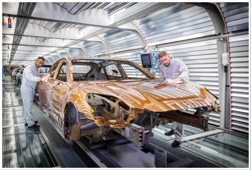 Porsche Panamera Turbo E-Hybrid Warna Madeira Gold Metallic, Tonggak Kesuksesan di Pabrik Leipzig! Porsche Panamera Turbo E-Hybrid