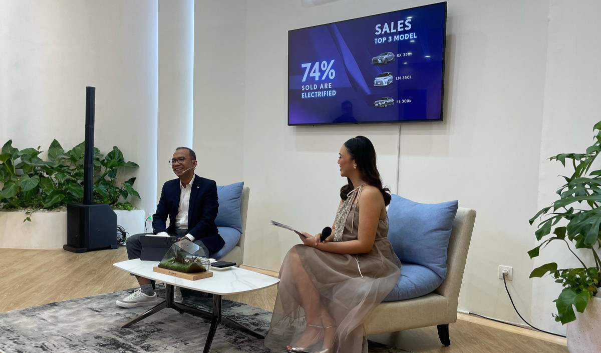 Lexus Indonesia Gencarkan Elektrifikasi, Target di 2025 Tidak Jualan Model ICE? Bansar Maduma, General Manager Lexus Indonesia (kiri)