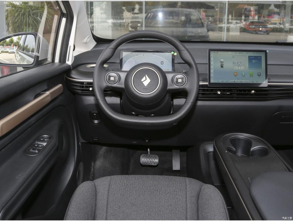 Sekilas gambaran kabin Wuling Baojun Cloud EV di Cina yang pakai setir kiri