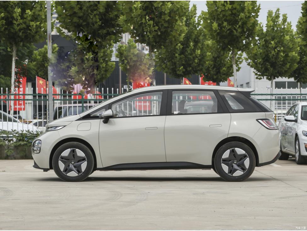 Proporsi samping Wuling Baojun Cloud EV