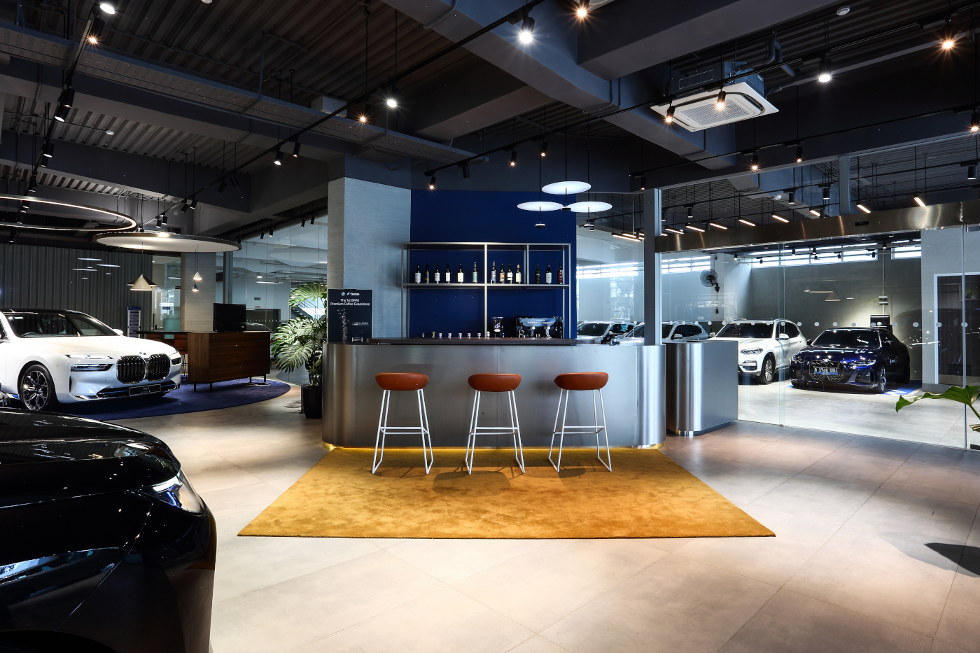 BMW Tunas Tomang Jadi Diler Pertama Mengusung Konsep Retail.Next Pelanggan akan mendapatkan pelayanan VIP