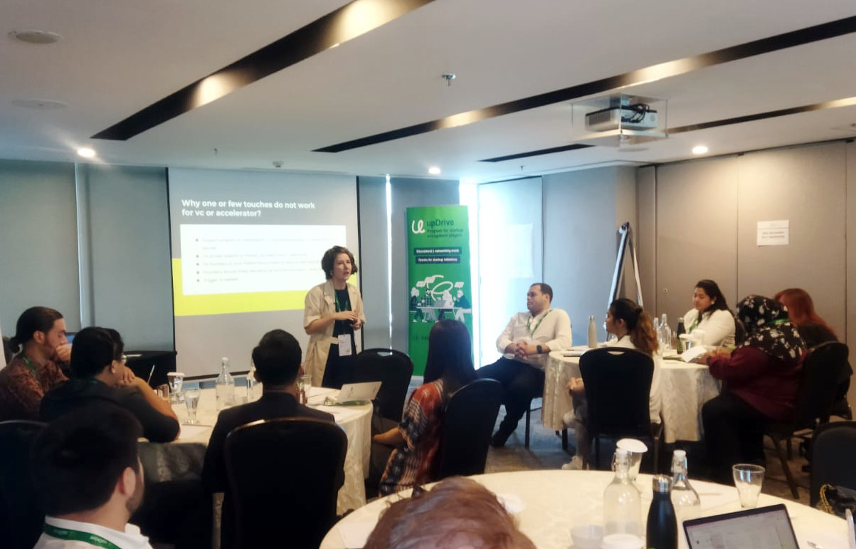 inDrive Kurir dan Kargo Segera Beroperasi di Indonesia Tahun 2024 Daria Shubina, Head of Startup Programs inDrive saat pemaparan UpDrive