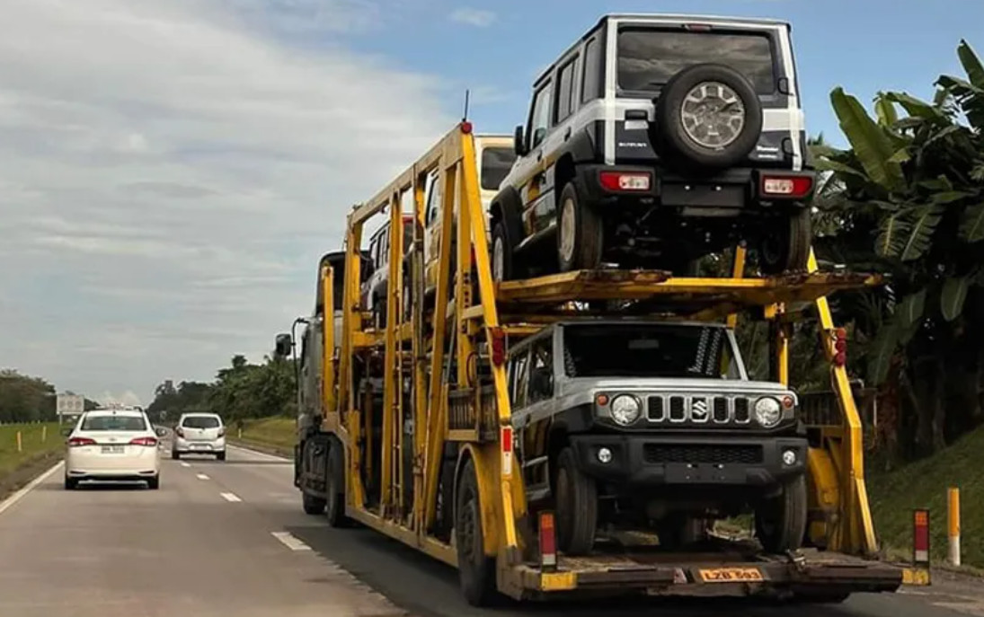 Suzuki Jimny 5 pintu punya panjang 3.985 mm, lebar 1.645 mm, dan tinggi 1.720 mm