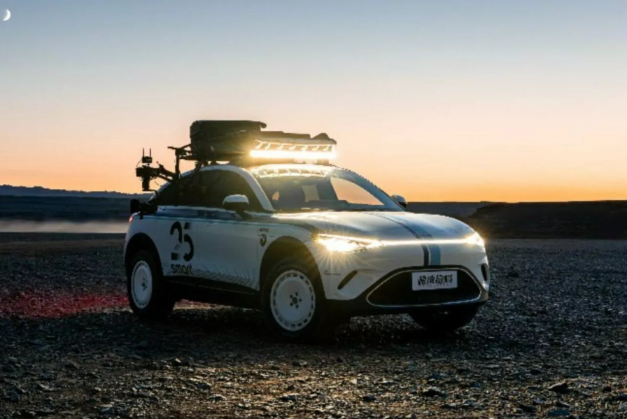 Mobik listrik Smart #3 bergaya off-road melintasi gurun Gobi