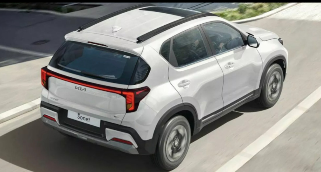 Tampilan belakang Kia Sonet dengan lampu mirip lampu belakang Carens