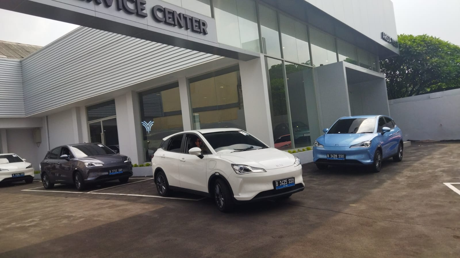 Begini Rasanya Naik Neta V Dibawa ke Luar Kota Pelepasan rombongan Neta V media test drive dari diler Neta Arista Tebet