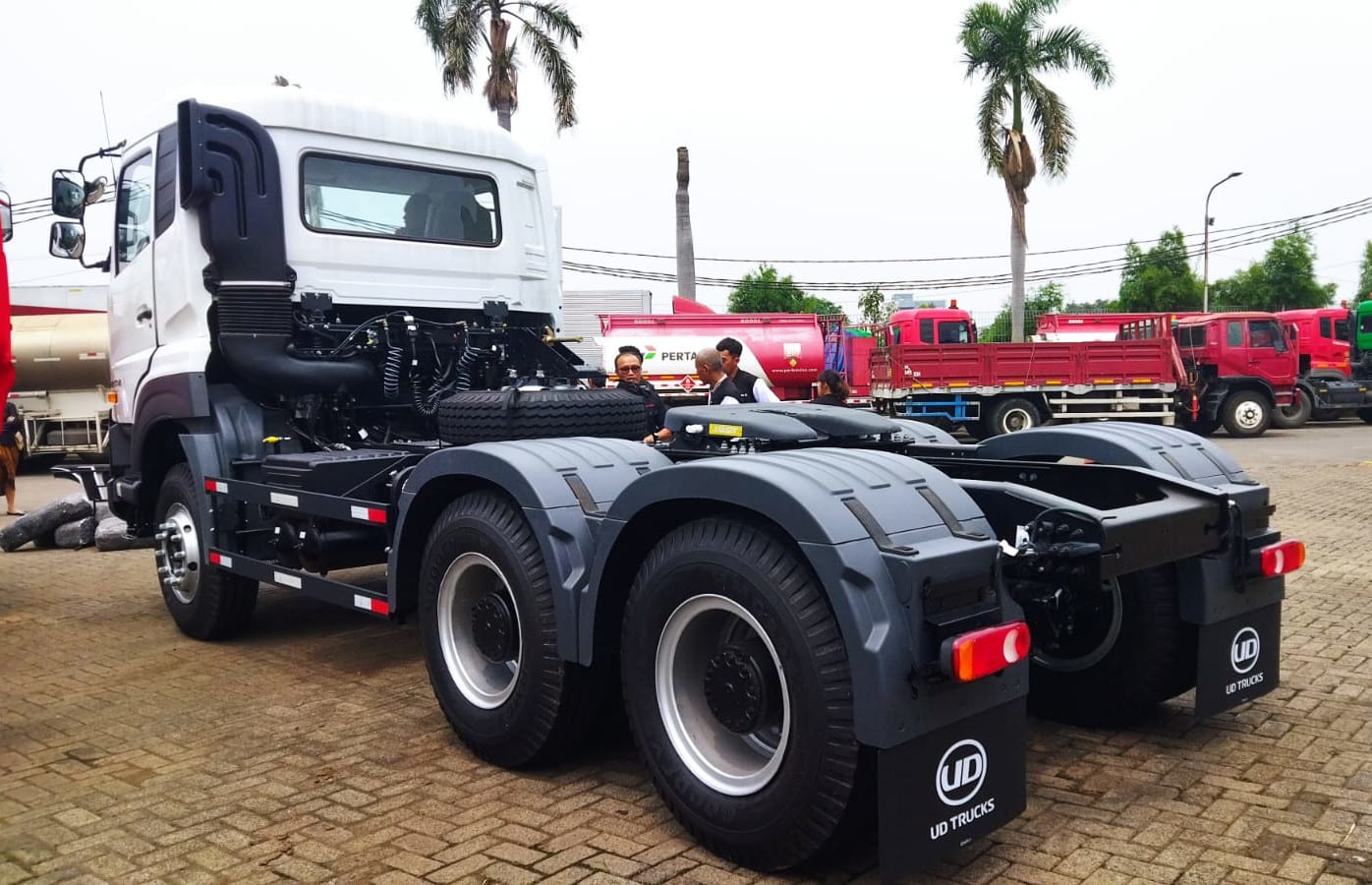 Beragam varian UD Trucks dijual oleh UD Trucks Indonesia dan juga United Tractors