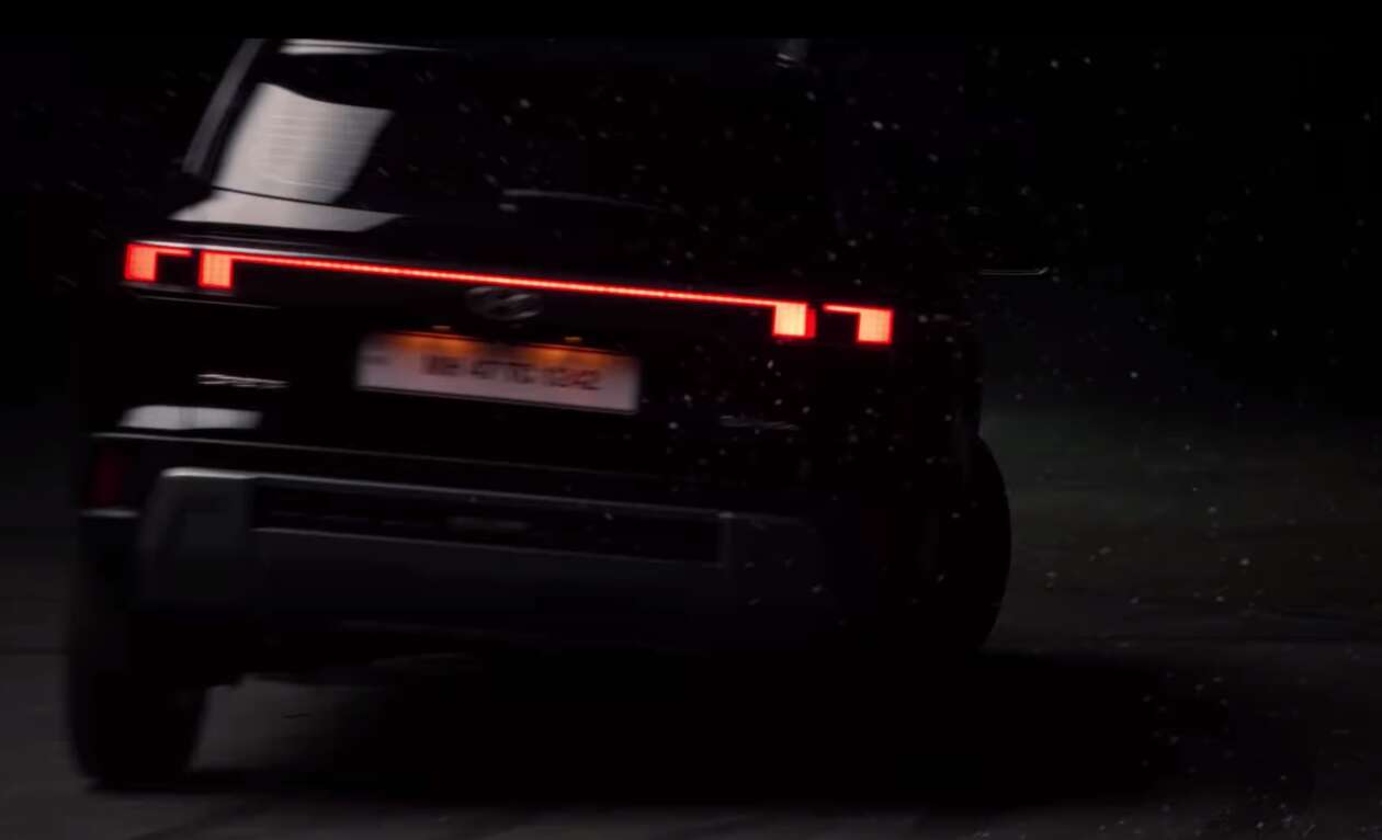 Bagian belakang mengadopsi desain buritan Palisade