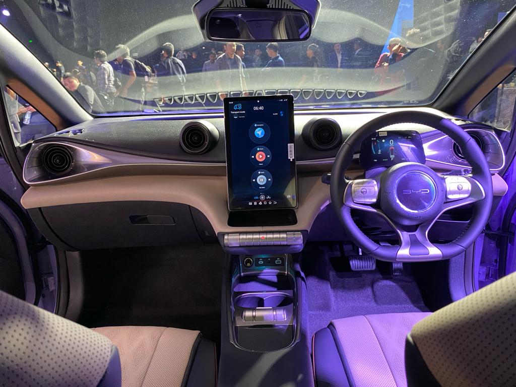 Komparasi MG 4 EV vs BYD Dolphin